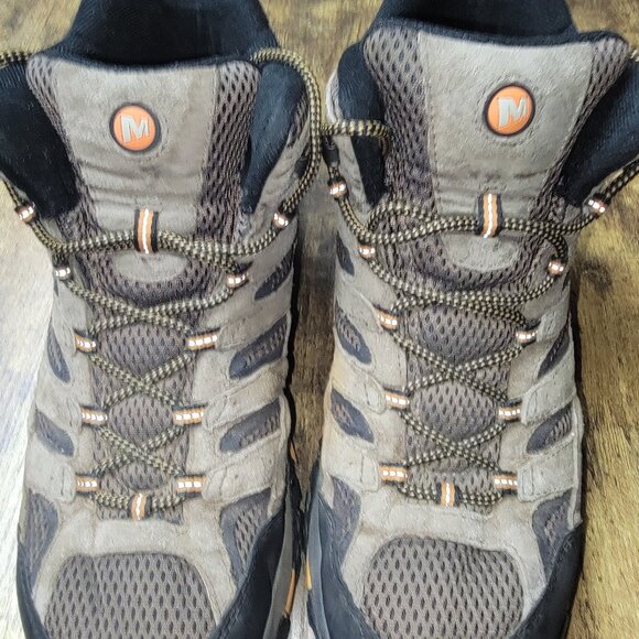 Merrell Boots: Men's J06045 Walnut MOAB 2 Ventilator Mid Hiker Boots - Picture 1 of 7